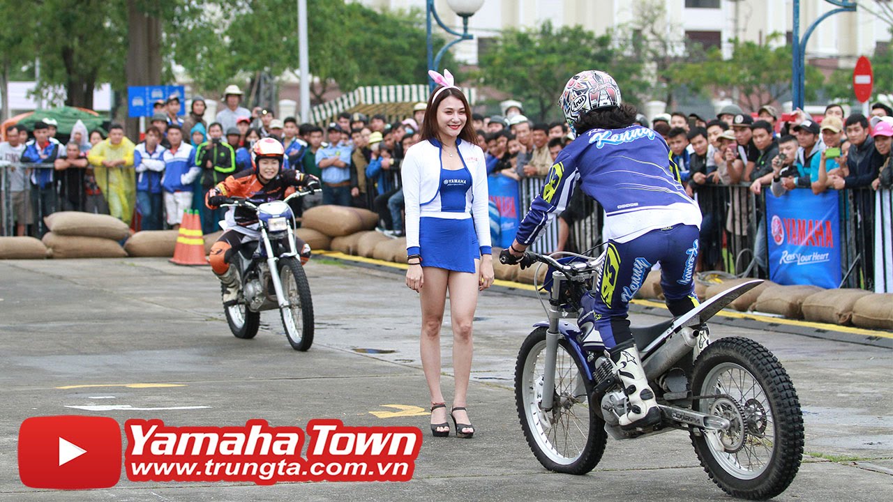 nhung-pha-bieu-dien-xe-exciter-150-va-yamaha-r3-ba-dao-cua-tay-dua-nhat