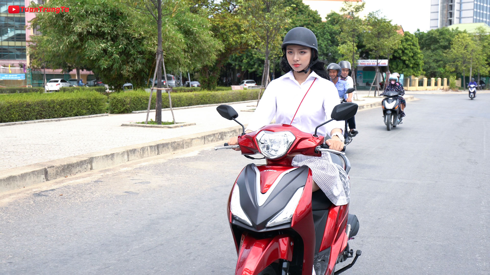 kymco-candy-hermosa-50cc-xe-tay-ga-cao-cap-danh-cho-hoc-sinh-kieu-dang-hien-dai